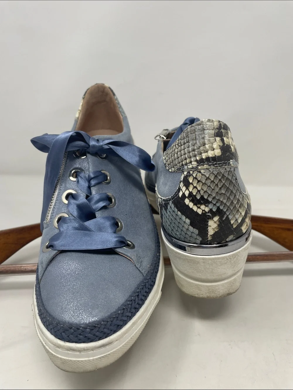 Softwaves Blue & Snakeskin Print Lace-Up Wedged Sneakers Size 9.5